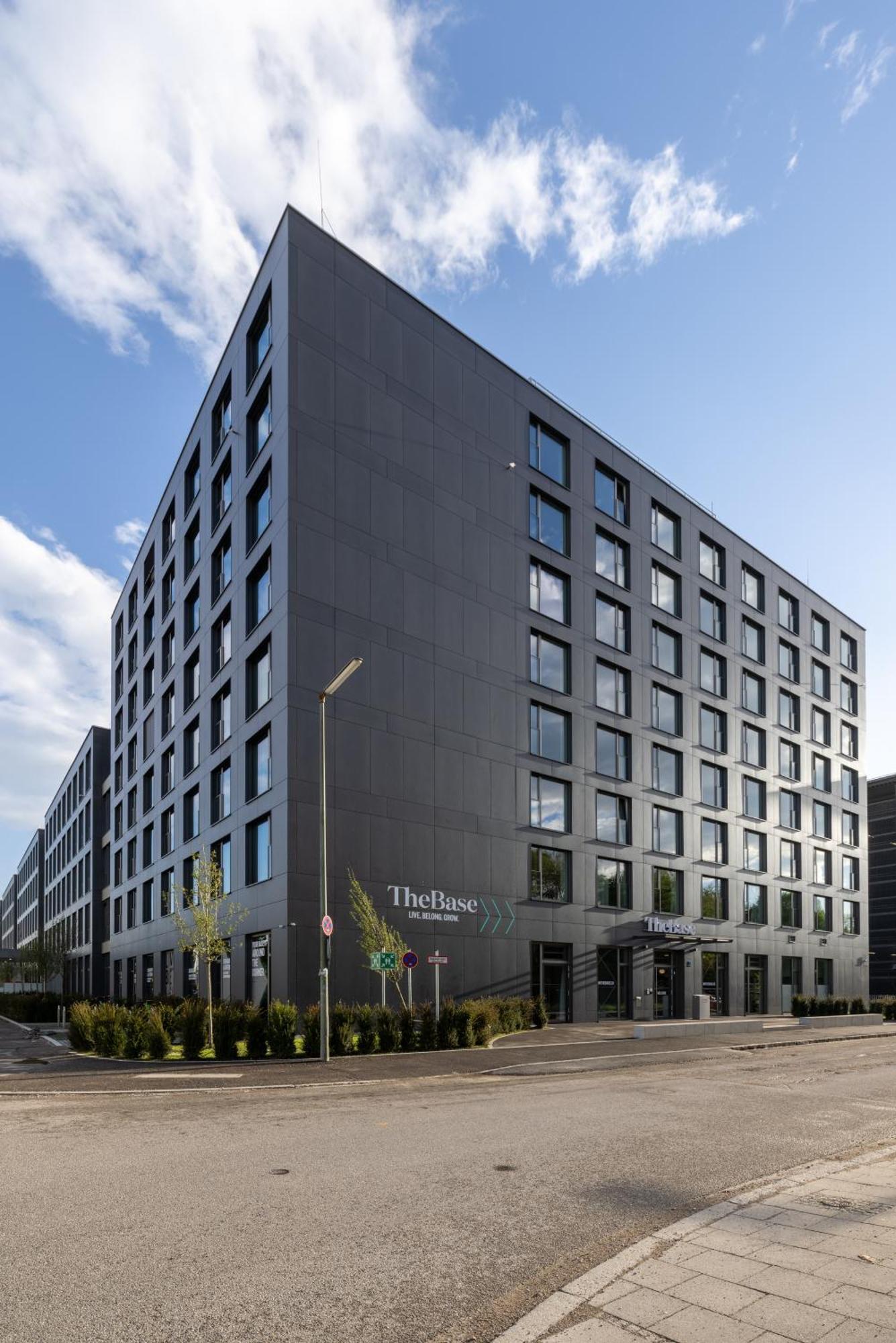 The Base Munich Hotell Exteriör bild